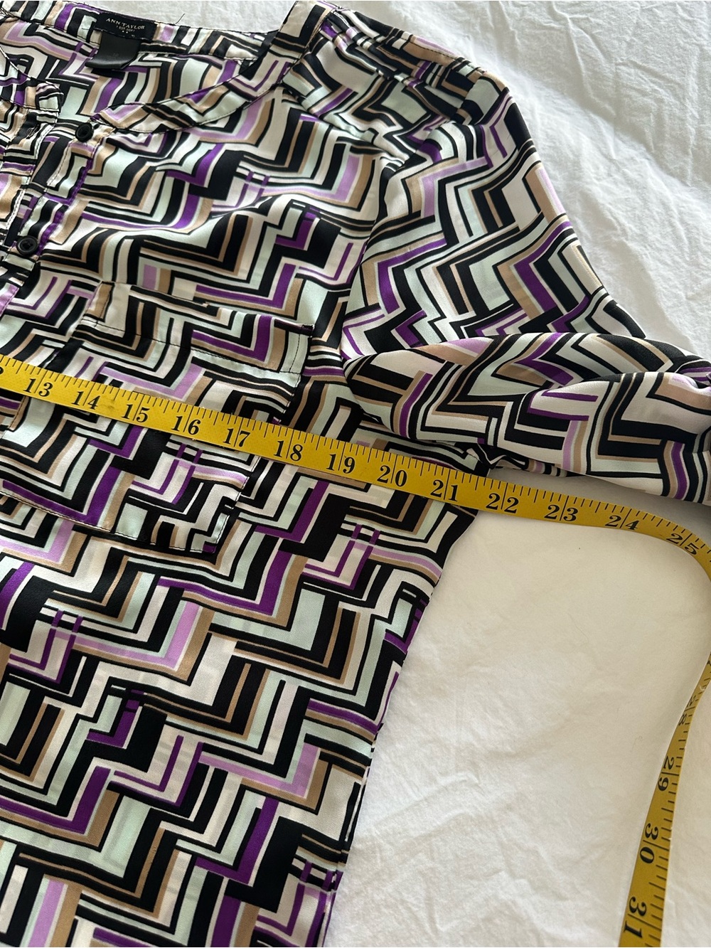 Ann Taylor Geometric Tunic Top in Purple, Black, Cream, size 12 - Picture 9 of 13